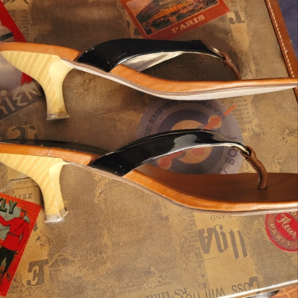 CABRIZI Black Patent Leather Kitten Heel Sandal - Picture 4 of 10